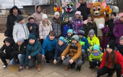 Sveicam Aknīstes jaunā multifunkcionālā laukuma atklāšanā