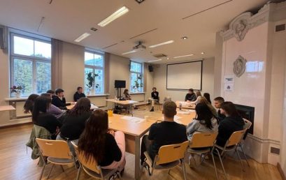 Skolēnu parlaments mācās par demokrātiju