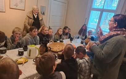 5.klase apmeklē  Amatu māju “Rūķīši”