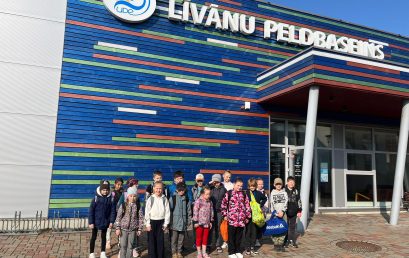 2.klases skolēni piedalījās novada veselības veicināšanas projektā peldētapmācībā Līvanu peldbaseinā