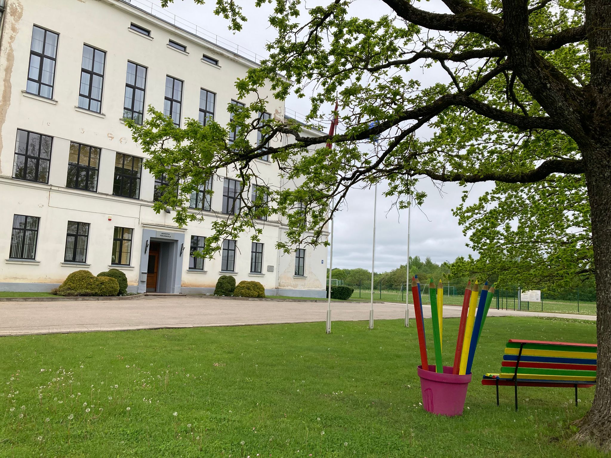 Skola gaida vecāku iesniegumus