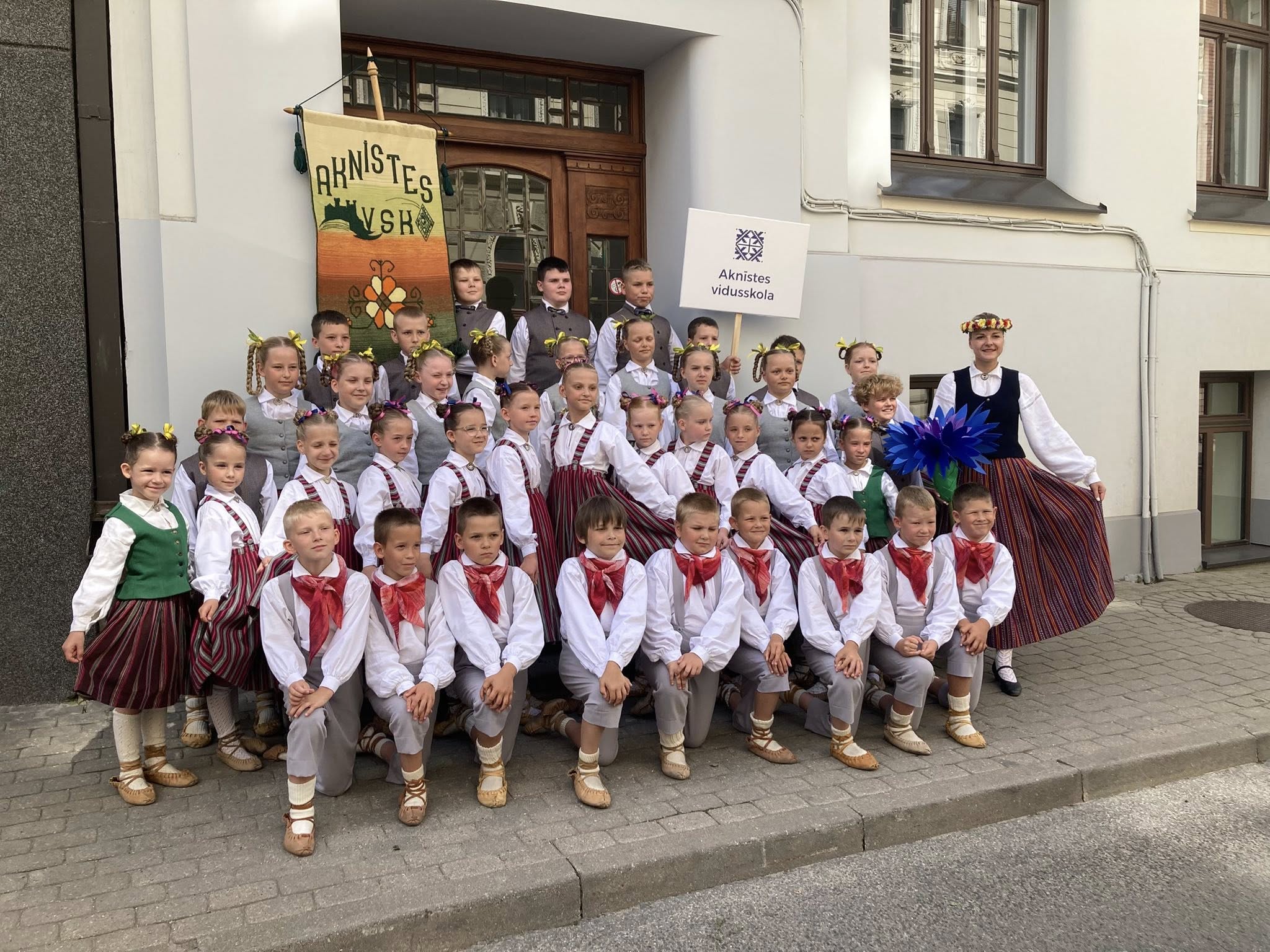 Dalība vasaras lielākajā notikumā- skolēnu XIII Dziesmu un Deju svētkos
