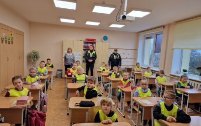 Esi redzams- atstarojošas vestes pirmklasniekiem