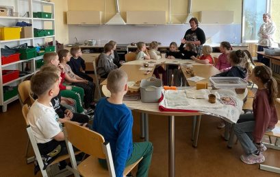 STEM projekta aktivitāte “No piepes līdz papīram” sākumskolēniem