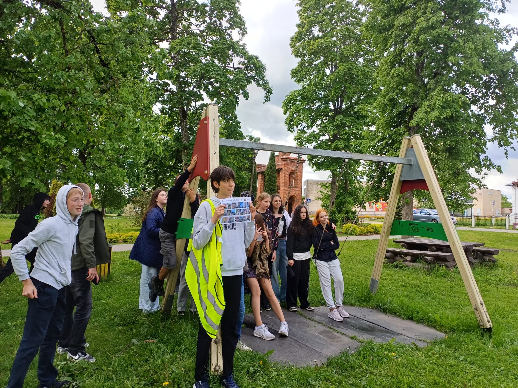Mācību gada noslēguma aktivitāte- Foto orientēšanās skolas teritorijā un Aknīstē Mācību gada noslēguma aktivitāte- Foto orientēšanās skolas teritorijā un Aknīstē